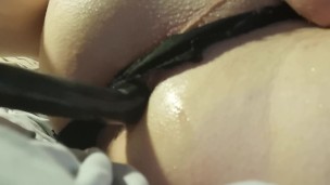 Crossdresser using vibrator in smooth ass