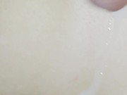 TRAGA EL PENE COMPLETO, LE CORRO EN SUS PECHOS, TETAS, MELONES.