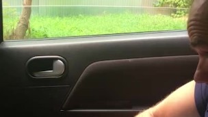 Деловые женщины заметили эксгибициониста