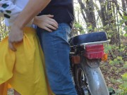 КРАСОТКА В ЖЁЛТОЙ ЮБКЕ ОТСОСАЛА МНЕ В ЛЕСУ НА МОПЕДЕ 1/16