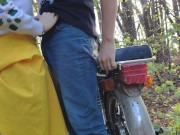 КРАСОТКА В ЖЁЛТОЙ ЮБКЕ ОТСОСАЛА МНЕ В ЛЕСУ НА МОПЕДЕ 2/16