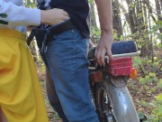 КРАСОТКА В ЖЁЛТОЙ ЮБКЕ ОТСОСАЛА МНЕ В ЛЕСУ НА МОПЕДЕ 3/16