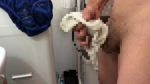 彼女の1日仕事で履いてた靴下をオナホール代わりに中出し