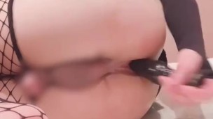 月希の縦割れアナルオナニー