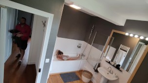 Je me touche dans le bain