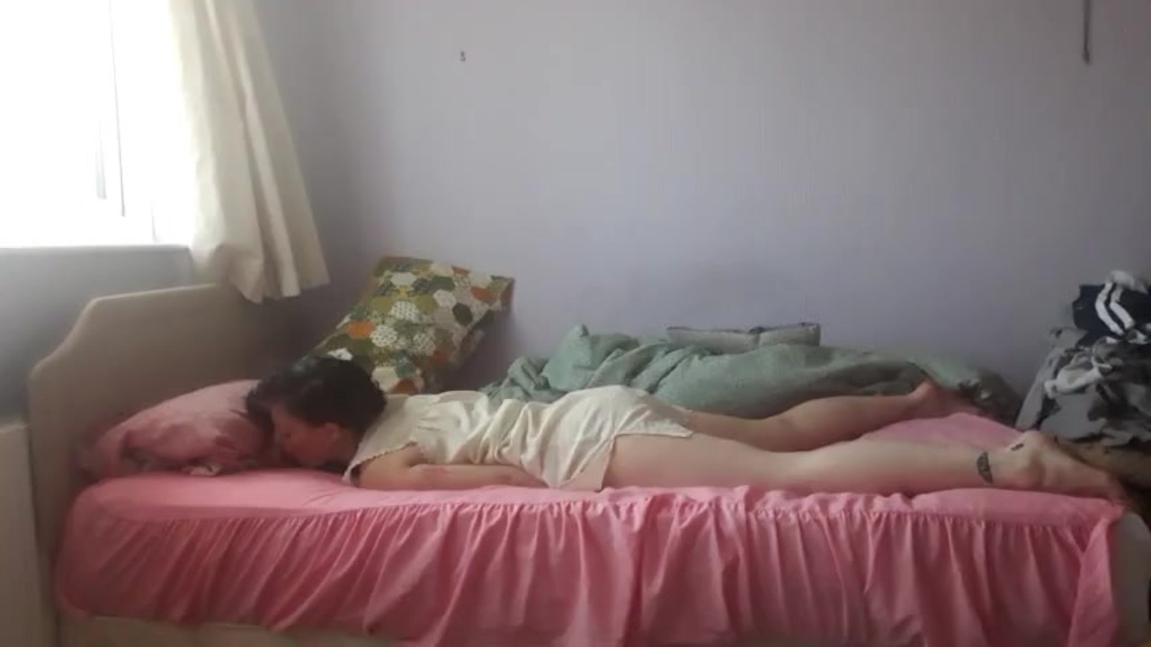 MASTURBATION WITH CLOTHES ON - REAL ORGASM - Darmowe seks wideo - RedTube