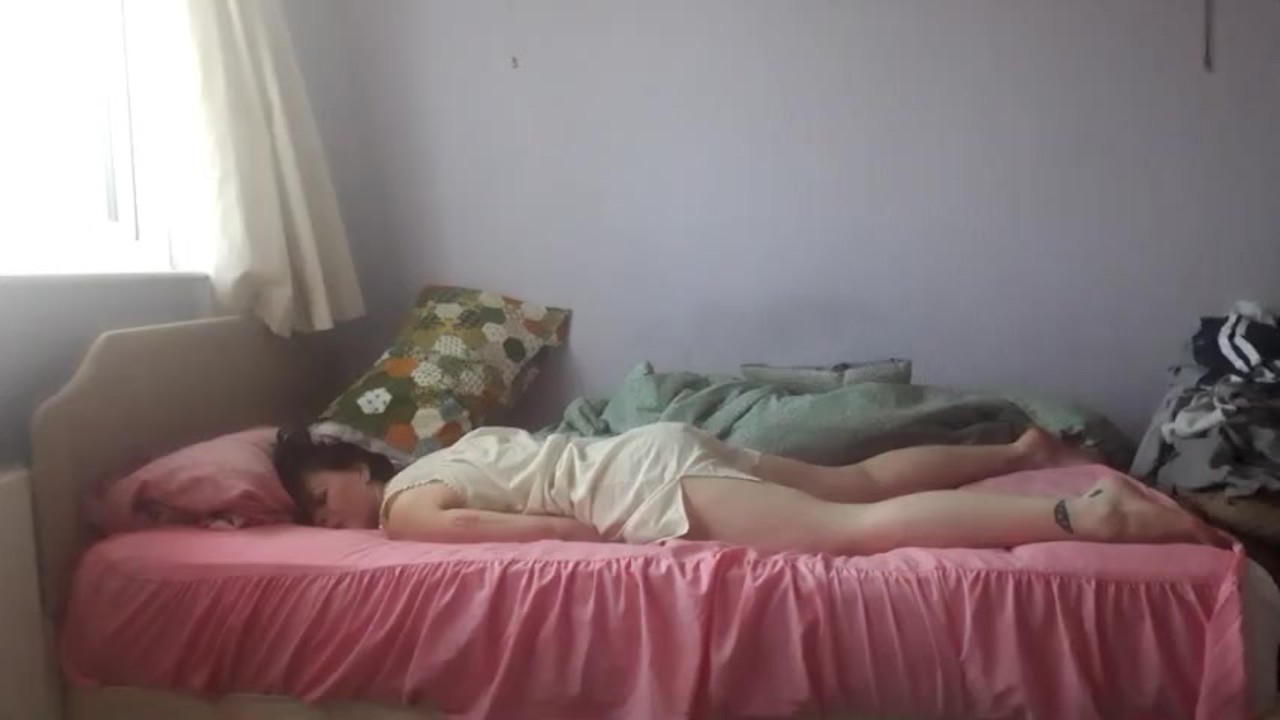 MASTURBATION WITH CLOTHES ON - REAL ORGASM - Darmowe seks wideo - RedTube