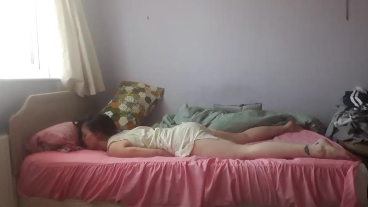 MASTURBATION WITH CLOTHES ON - REAL ORGASM - Darmowe seks wideo - RedTube