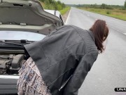 Секс В Машине В Благодарность За Ее Ремонт