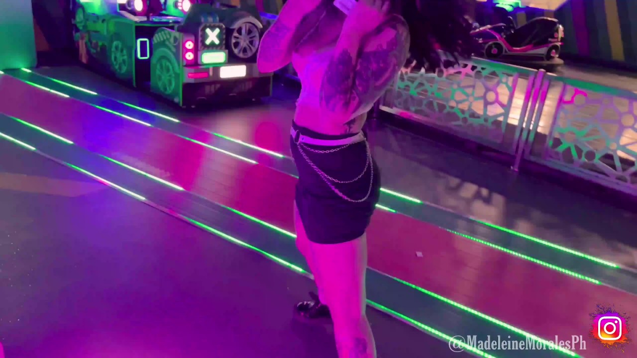 Machine games in public while control my lush and I get very horny, I end up sucking his cock! - RedTube