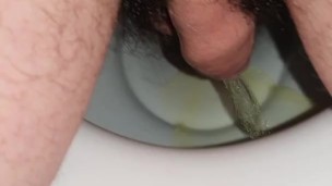 i pee and show full bush