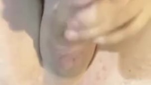 Uncut Kiwi Twink Try’s Buttplug 