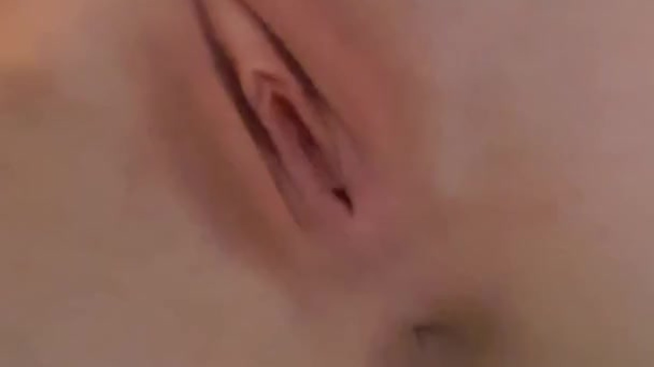Pissing girl on the toilet - RedTube