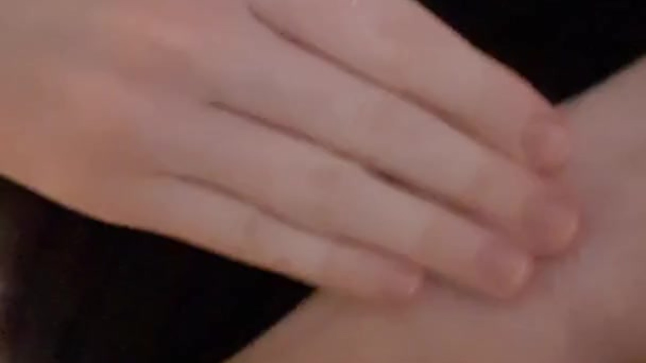 Pissing girl on the toilet - RedTube