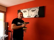 Mi compañero de piso esta Taladrando la pared y me lo acabo follando 5/16