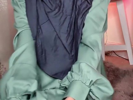 Una chica musulmana malayosa haciendo porno