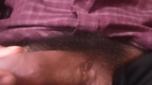 VERGA SABROSA PAJA DOS MANOS SHORT DEPORTE SEMEN JOVEN GIMIENDO / YOUNG BIG DICK CUM MOAN SPORT