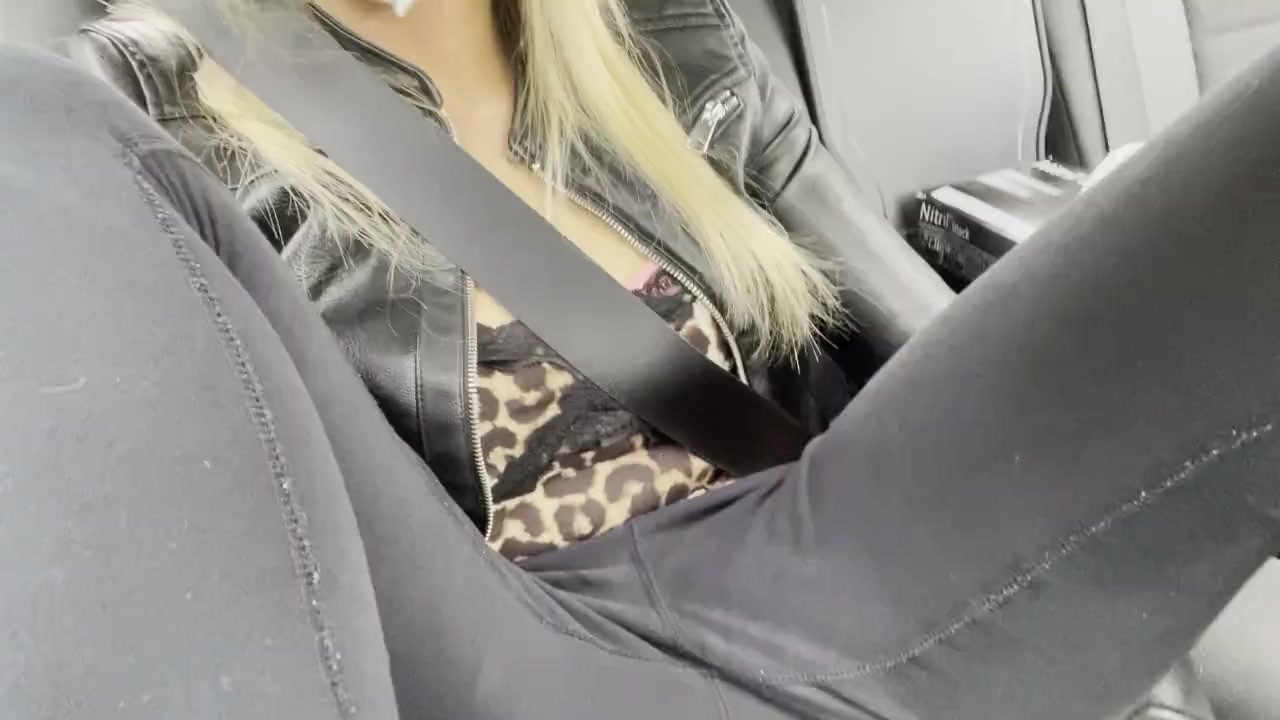 Teen real Orgasmus im Öffentlichen Taxi und erwischt !!!!! - RedTube