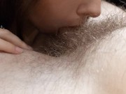 Глубокий миньет от соседки по парте студентка делает миньет