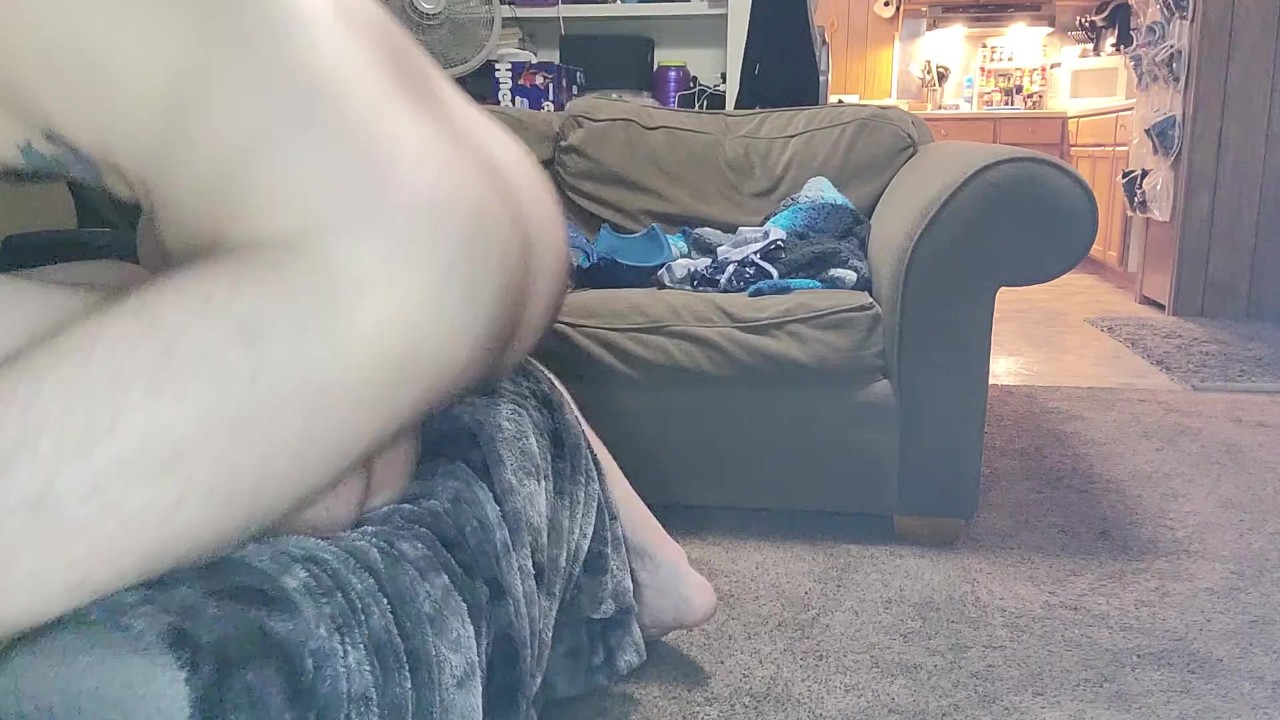 Daddy shows off his hairy cheeks during recording...creampie at the end - Darmowe seks wideo - RedTube