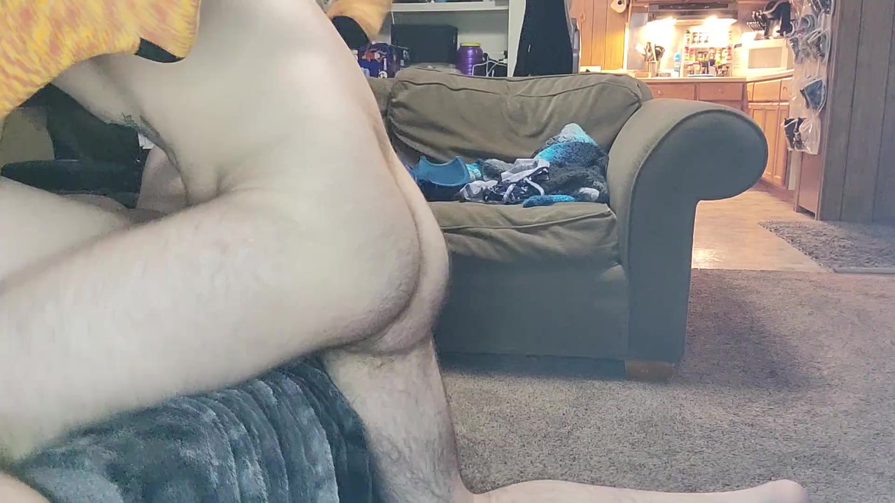 Daddy shows off his hairy cheeks during recording...creampie at the end - Darmowe seks wideo - RedTube