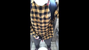 お出かけ中におしっこ