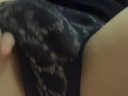 【素人動画】パンツの上から焦らしオナニー♡声を我慢してても濡れ濡れ音が聞こえちゃう 16/16