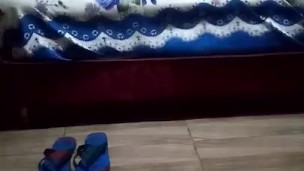 Subió encima y metió en su culo