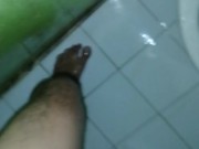 Inabot ng libog sa cr habang naliligo.  1/16