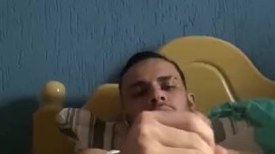 Punheta sozinho em casa