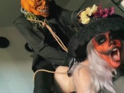 PUMPKIN king rearranging PUMPKIN wife’s guts 15/16