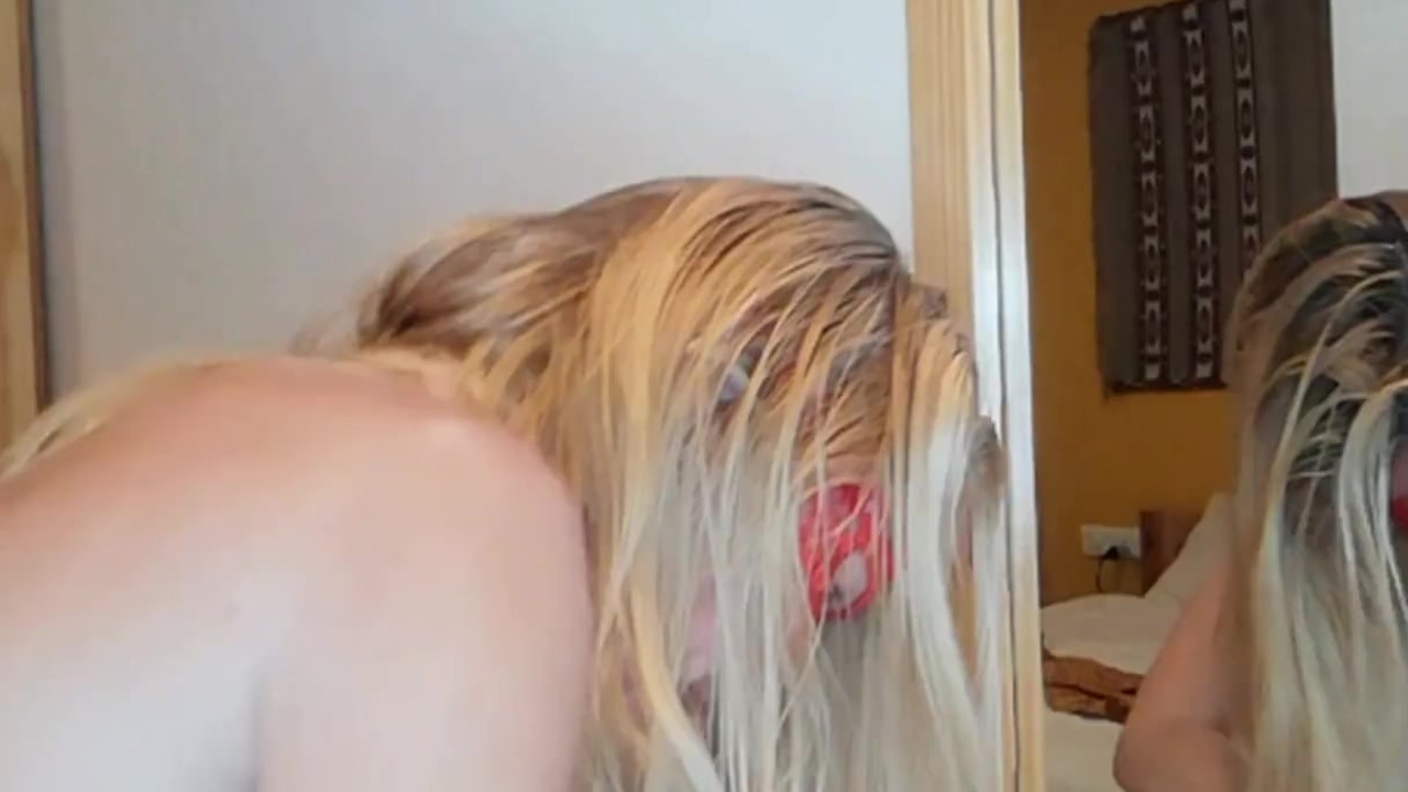 When you are in the huge rush: pee desperation and manicure while peeing - Free Sex Video - RedTube