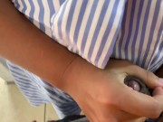 La novia de mi amigo me chupa la verga y se traga mi semen mientras mi amigo esta en el baño 1/16