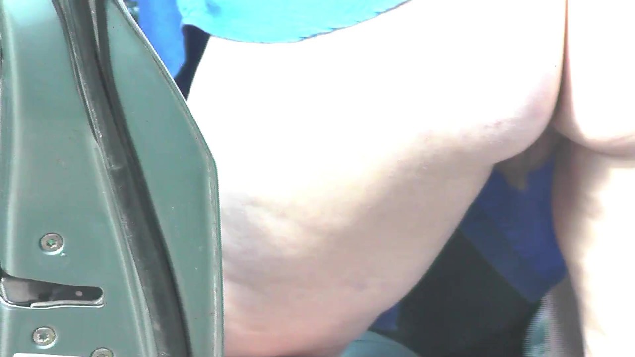 Outdoor Public. Mommy Milf no panties washes car salon in yard of house neighbor looks out window - RedTube