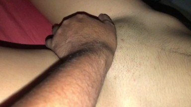 Morrita amateur cogiendo y gimiendo delicioso 