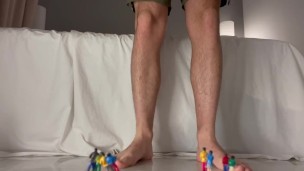 Giant brings shrunken people to the gym in his socks