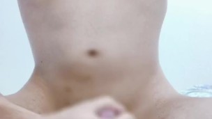 デカいチンコを持つ男がオナニーしたらこうなる！
