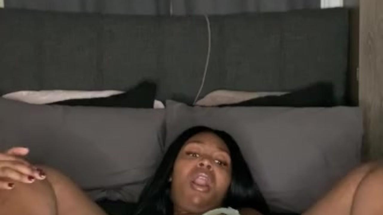 Garota preta sozinha se tocando PT.2  - Vídeo de sexo grátis - RedTube