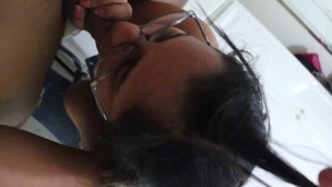 Mamada de una chica con hermosas tetas, se traga la lechita espera el final