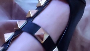 Ammira le mie bellissime scarpe pagate dal mio moneyslave (paypig) 