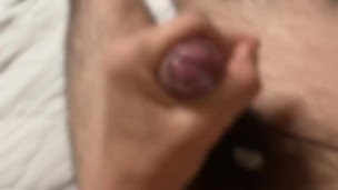 にひたすらちんちんをシゴク素人男子