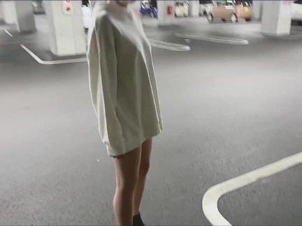 女子〇生がパーカーワンピでノーパンノーブラ買い物デート♡ムラムラが止まらず即挿入♡素人カップル♡野外露出/10代/膣内射精/ハメ撮り/素人/巨乳/スタイル抜群 without underwear...