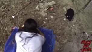 Colegiala de secundaria cogiendo en el monte (Video Completo)