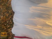 Секс в лесу на берегу озера с замужней милфой, чуть не кончил в неё 9/16