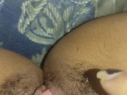 LATINA SE MASTURBA MIENTRAS SE ENCUENTRA SOLA 