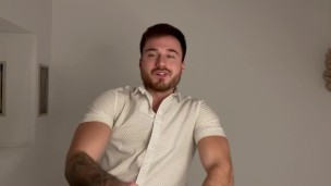 Macrophilia - Boss shrinks employee make him worship his giant feet