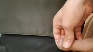 マイルドな刺激でも気持ちよく大量射精してしまう早漏君。