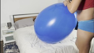 Blue balloon sit to pop more on manyvids
