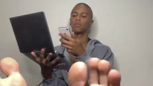 FOOTMASTER ED SHOWING FEET SOLES