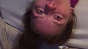 Puta suja deepthroat dildo desleixado 